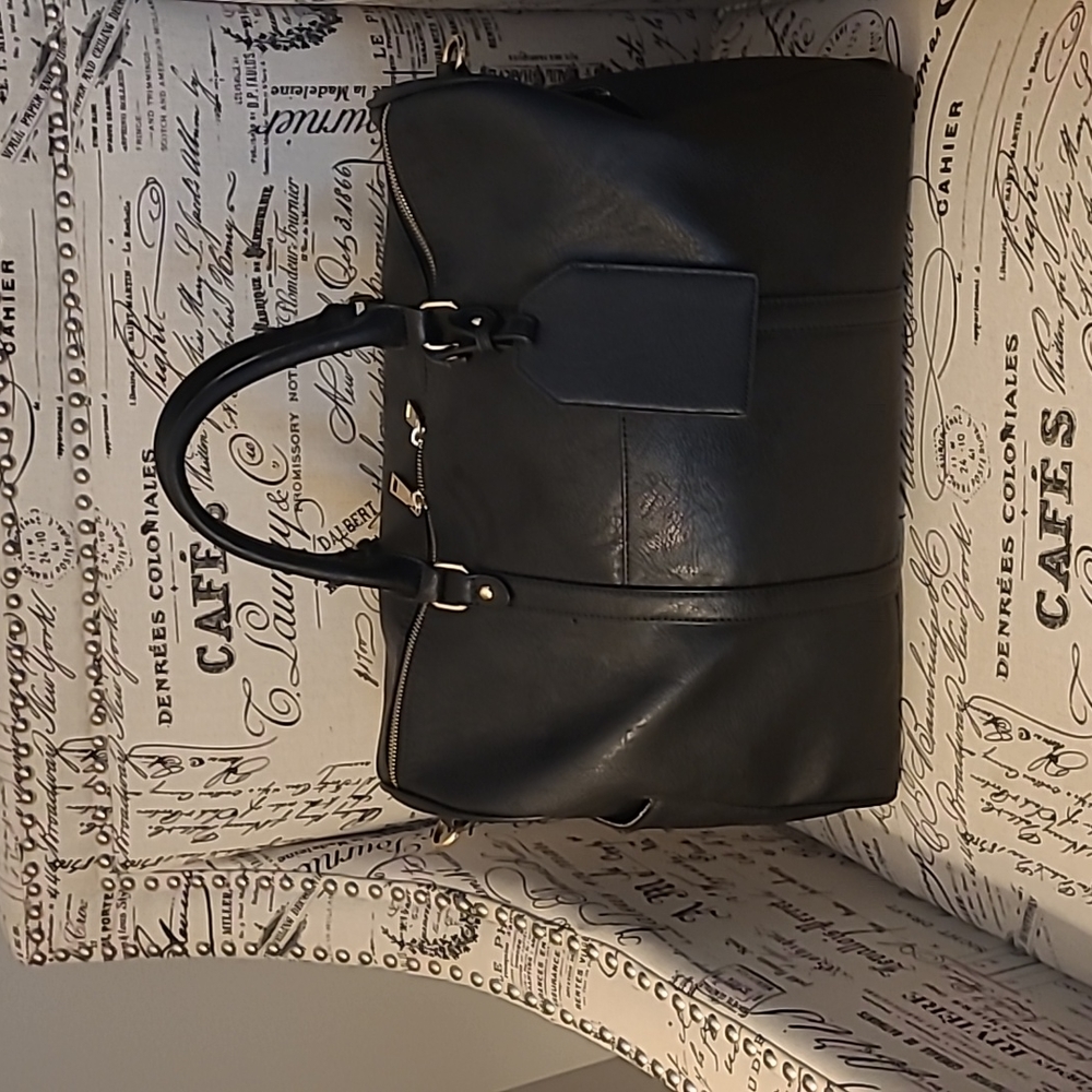 Weekender Bag - Picture 2 of 8